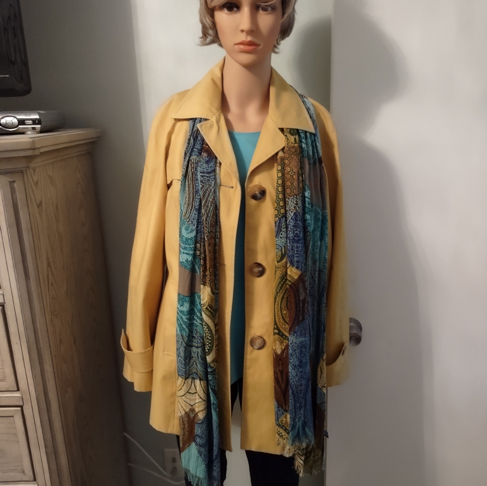 🍁🌻Light Weight Coat with Scarf. Light. Size 6. Excellent Condition